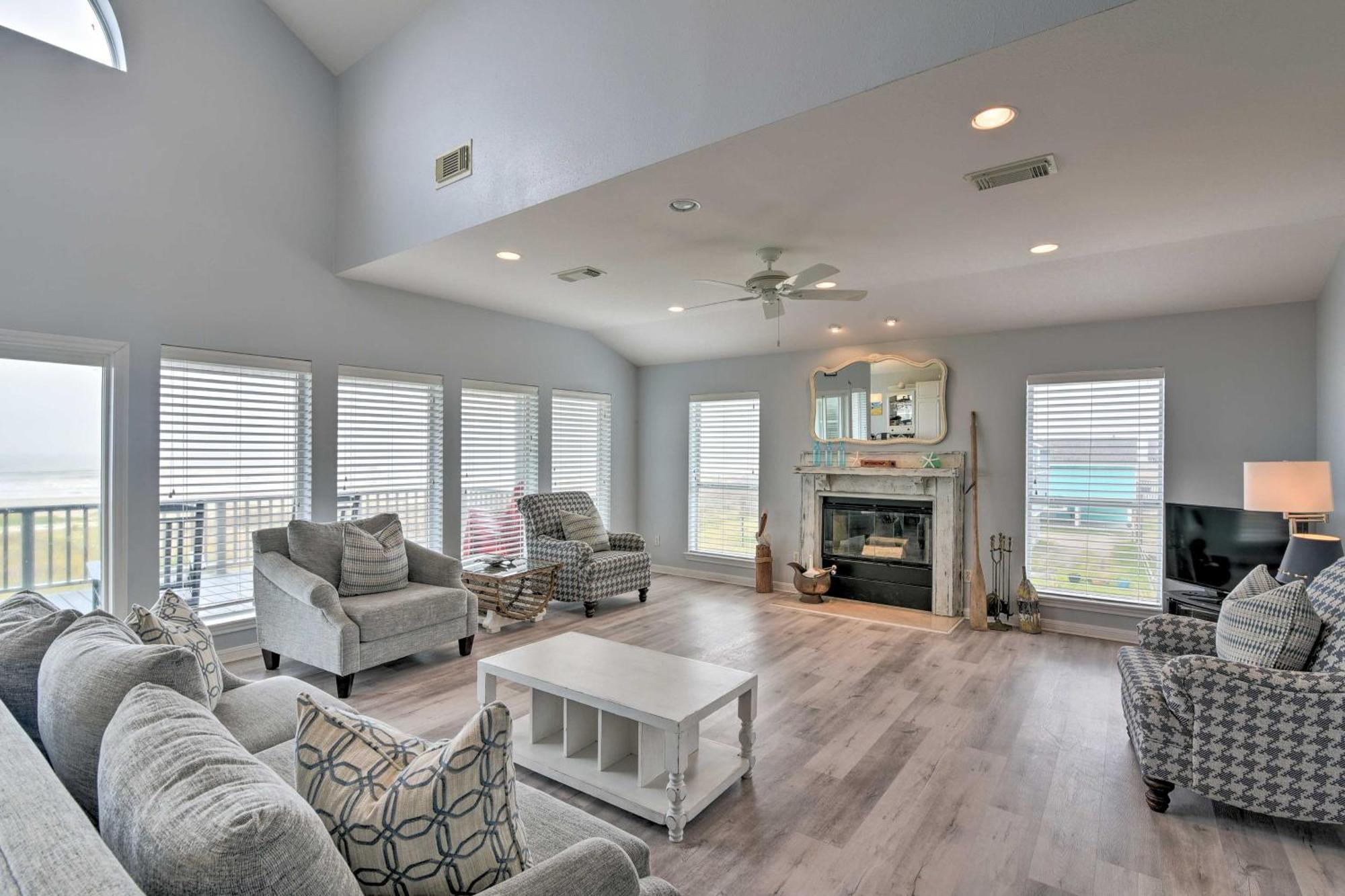 Oceanfront Galveston Home - Walk To Beach! Kültér fotó