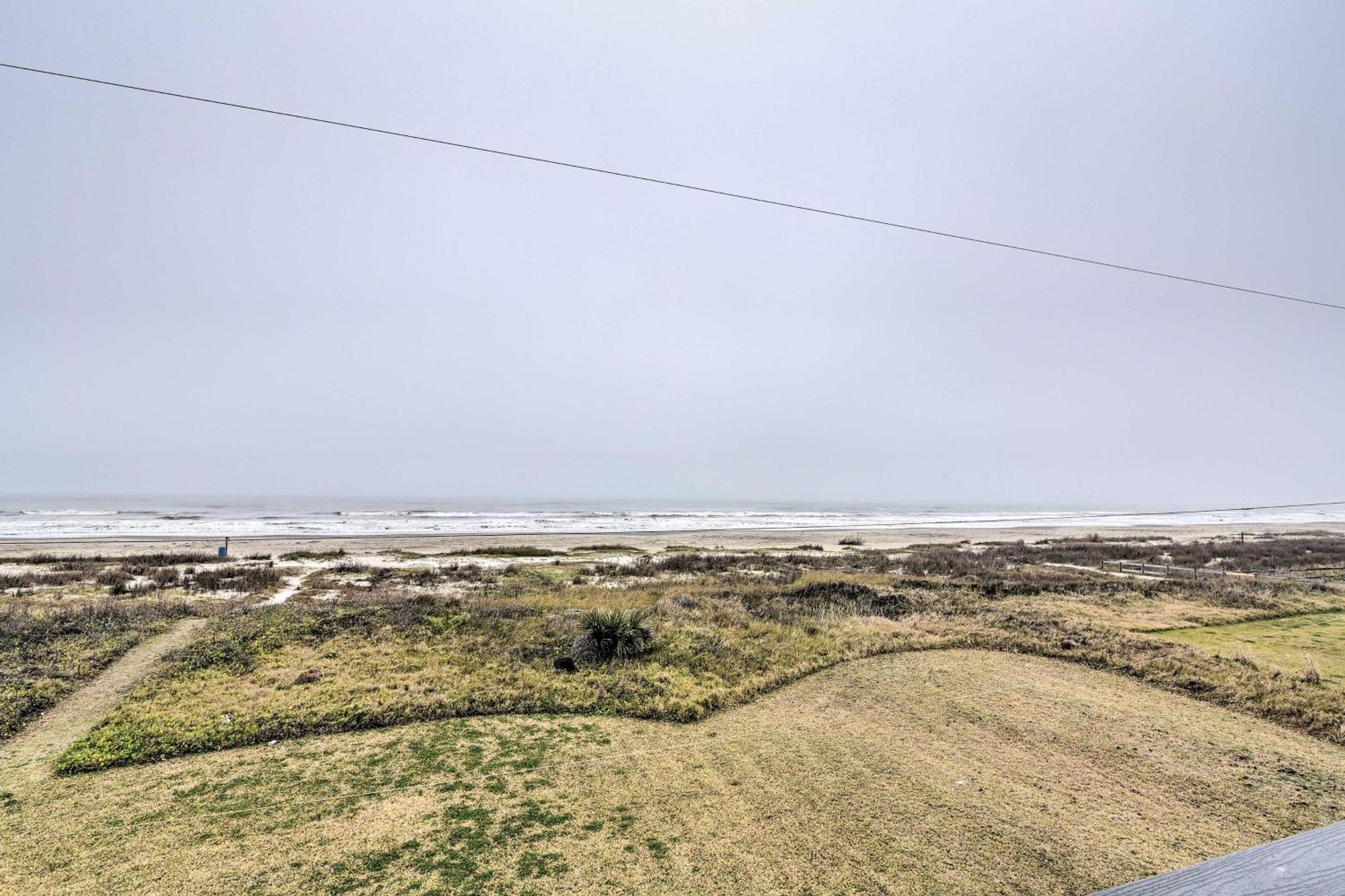 Oceanfront Galveston Home - Walk To Beach! Kültér fotó