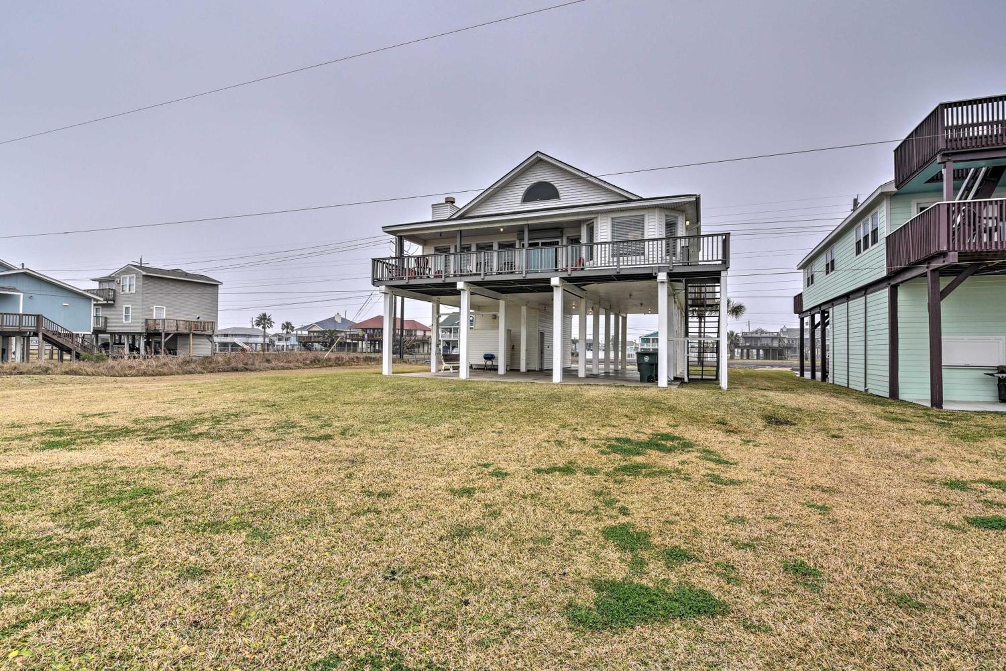 Oceanfront Galveston Home - Walk To Beach! Kültér fotó