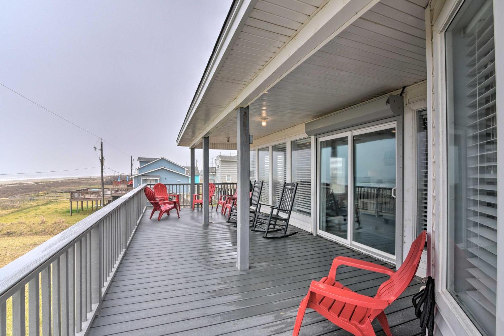 Oceanfront Galveston Home - Walk To Beach! Kültér fotó